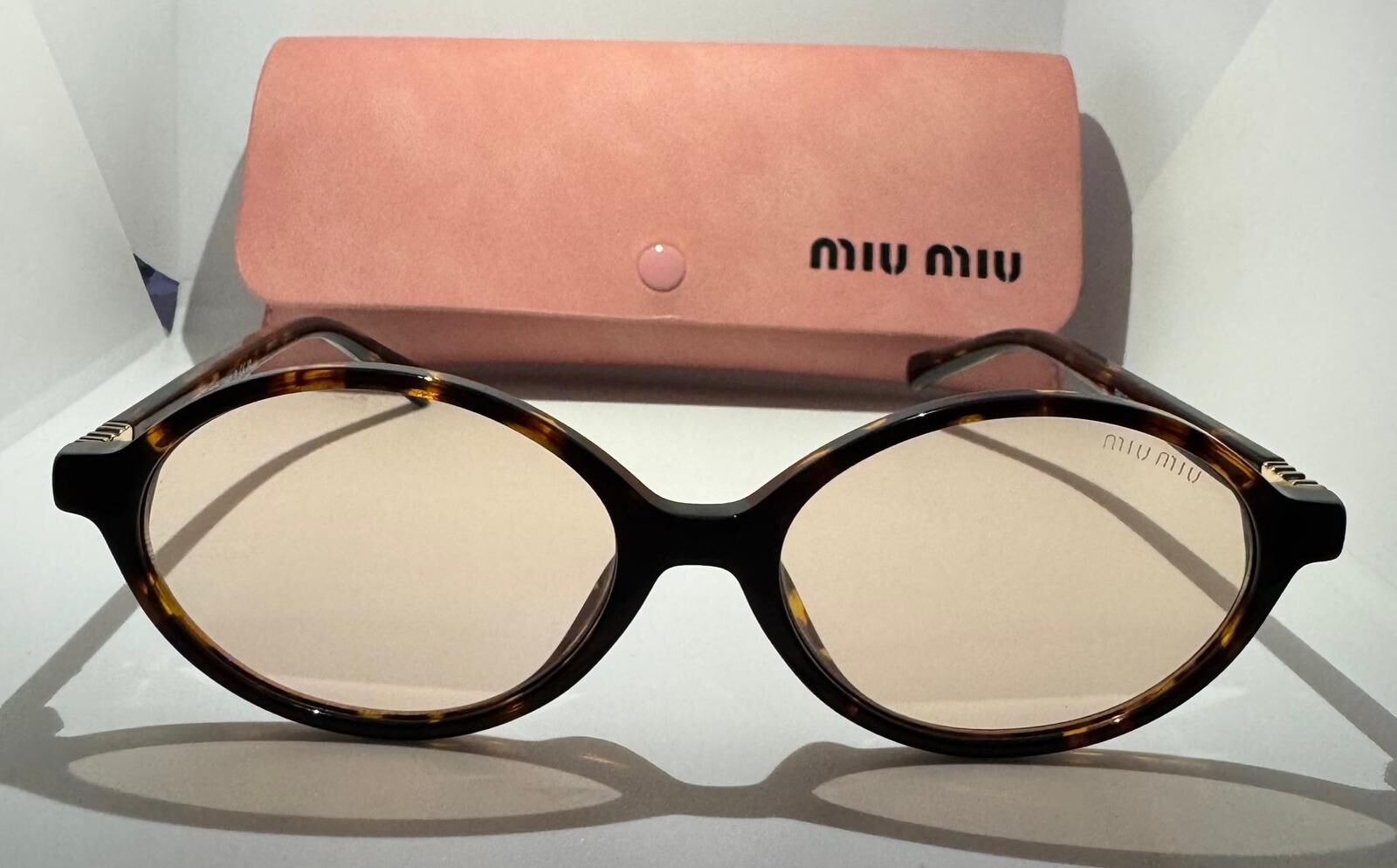 Miu Miu Smu04z 50 18 vau 02n 140 bk Kadın Güneş Gözlüğü
